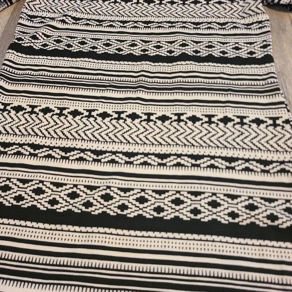 Capella large women's black and white aztec striped top new without tags